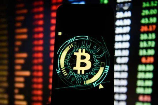 美元跌至三年低點(diǎn)，PPI通脹大幅下降，比特幣穩(wěn)健于8.2萬(wàn)美元，貨幣市場(chǎng)的多維度觀察